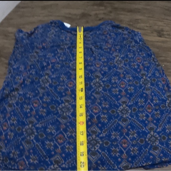 Lady’s top size small with tags - Picture 6 of 7